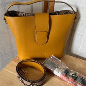 Mersi Isabel Bucket Vegan Bag with Snake Print, bonus carrying handle